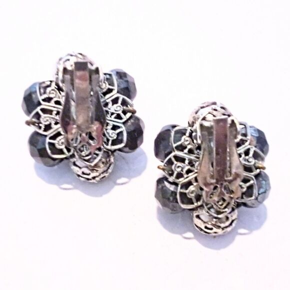 Vintage Mid Century Black and Silver Bead Cluster Clip Earrings - Picture 3 of 4